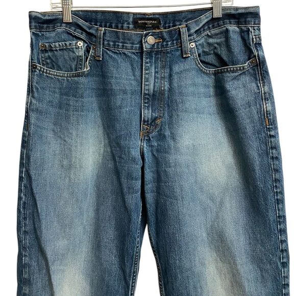 Banana Republic Men's Relaxed Fit Jeans Size 36x30 Blue Faded Light Distress - Picture 2 of 16